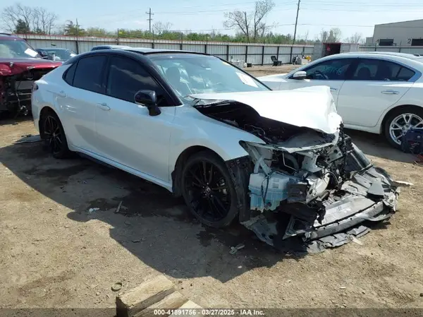 4T1KZ1AK3NU070981 2022 TOYOTA CAMRY - Image 1