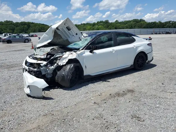 4T1KZ1AK3RU098236 2024 TOYOTA CAMRY - Image 1