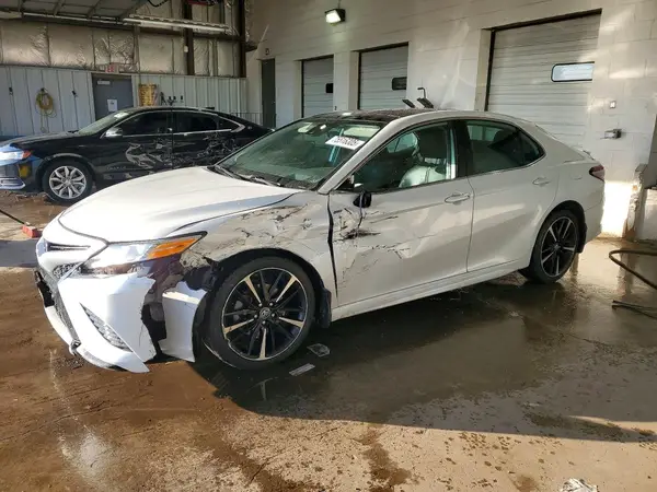 4T1KZ1AK4LU033953 2020 TOYOTA CAMRY - Image 1