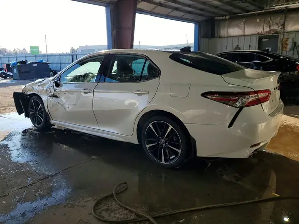 4T1KZ1AK4LU033953 2020 TOYOTA CAMRY - Image 2