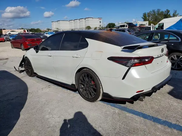 4T1KZ1AK4MU054528 2021 TOYOTA CAMRY - Image 2