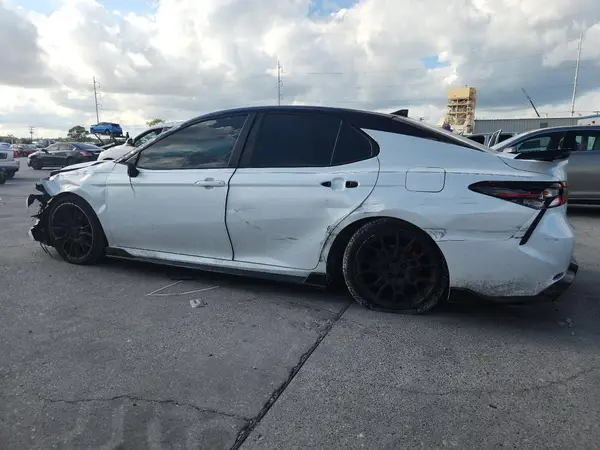 4T1KZ1AK4NU061870 2022 TOYOTA CAMRY - Image 2