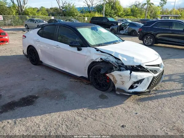 4T1KZ1AK4NU061996 2022 TOYOTA CAMRY - Image 1