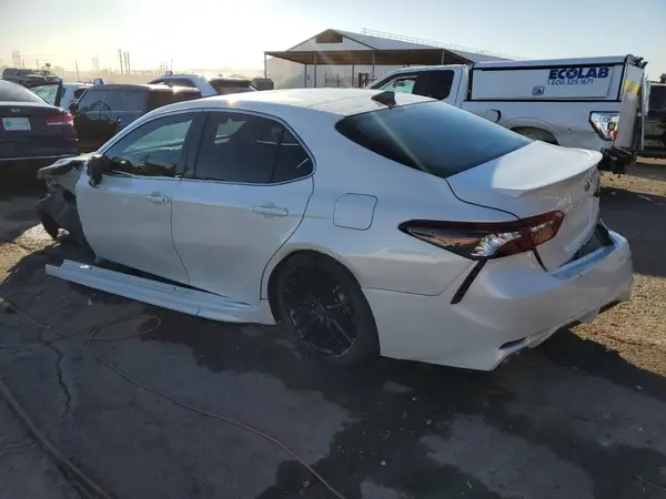 4T1KZ1AK4NU063585 2022 TOYOTA CAMRY - Image 2