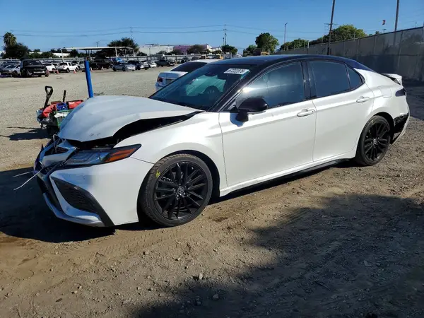 4T1KZ1AK4NU064364 2022 TOYOTA CAMRY - Image 1