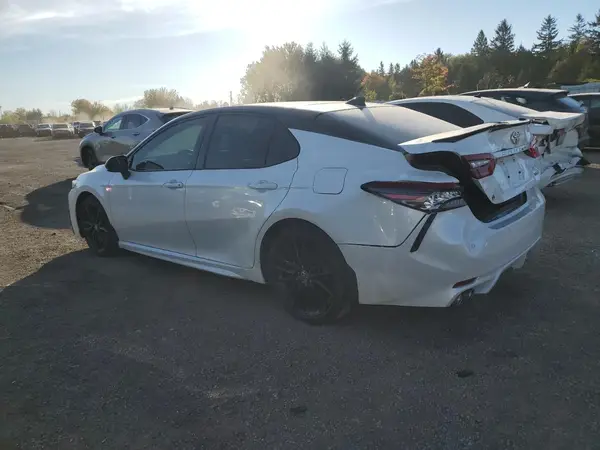 4T1KZ1AK4NU067880 2022 TOYOTA CAMRY - Image 2