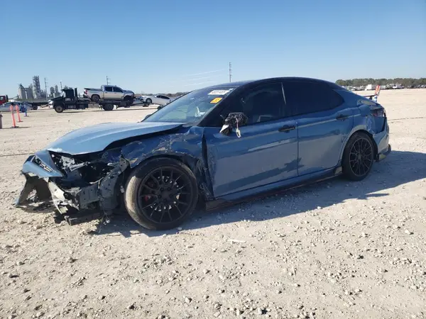 4T1KZ1AK4NU070441 2022 TOYOTA CAMRY - Image 1