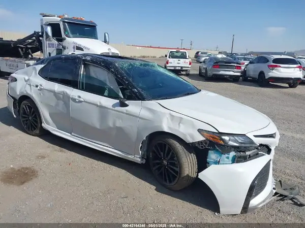 4T1KZ1AK4NU070715 2022 TOYOTA CAMRY - Image 1