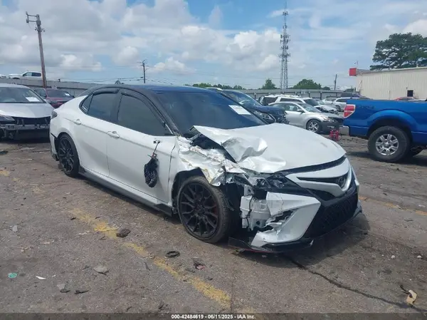 4T1KZ1AK4NU070732 2022 TOYOTA CAMRY - Image 1