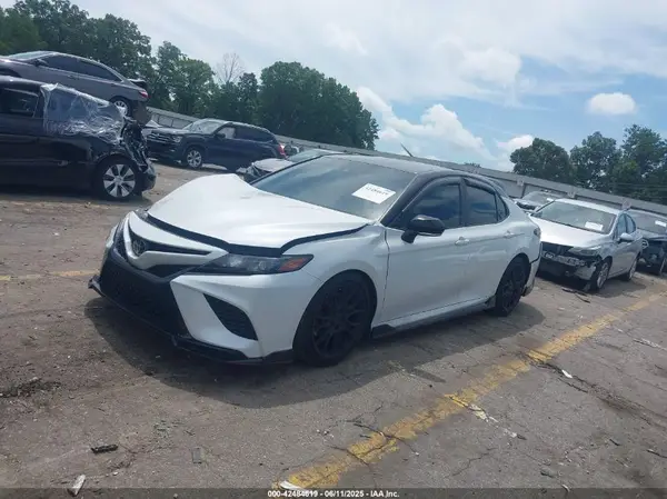 4T1KZ1AK4NU070732 2022 TOYOTA CAMRY - Image 2