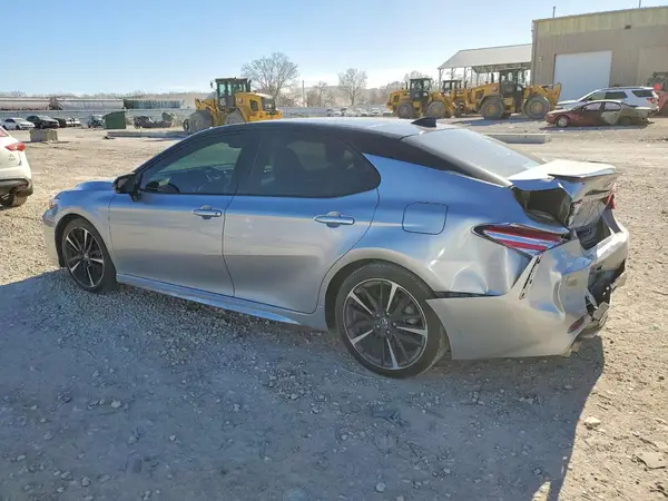 4T1KZ1AK5LU033427 2020 TOYOTA CAMRY - Image 2