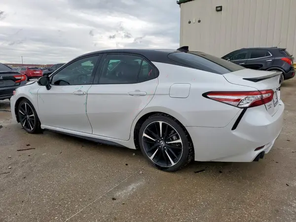 4T1KZ1AK5LU042211 2020 TOYOTA CAMRY - Image 2