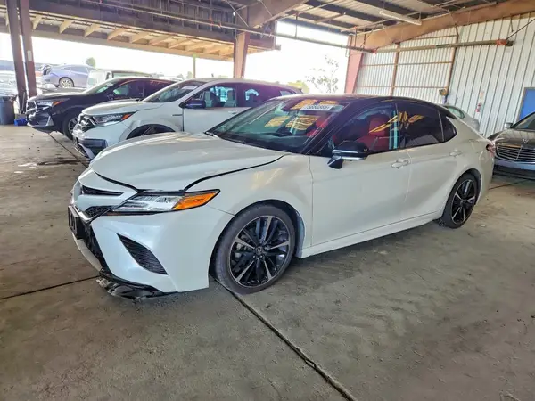 4T1KZ1AK5LU042368 2020 TOYOTA CAMRY - Image 1