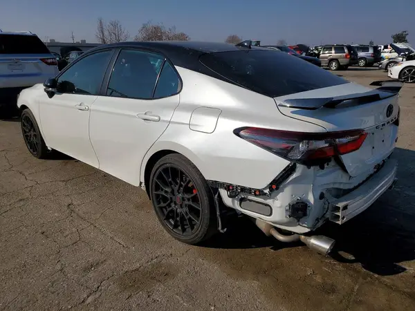 4T1KZ1AK5MU052304 2021 TOYOTA CAMRY - Image 2