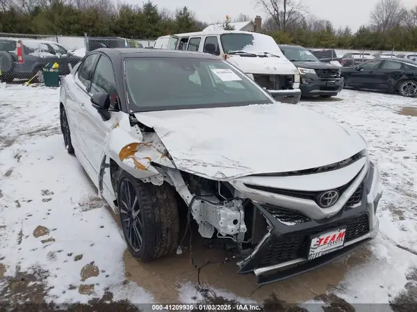 4T1KZ1AK5MU053985 2021 TOYOTA CAMRY - Image 1