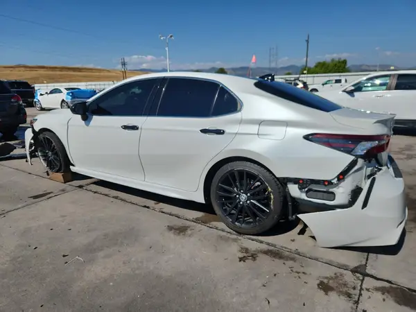 4T1KZ1AK5NU060906 2022 TOYOTA CAMRY - Image 2