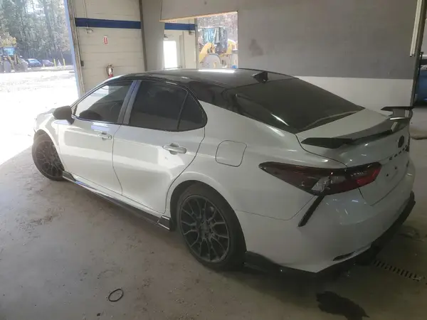 4T1KZ1AK5NU069511 2022 TOYOTA CAMRY - Image 2