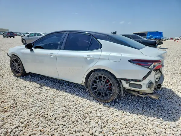 4T1KZ1AK5NU069900 2022 TOYOTA CAMRY - Image 2