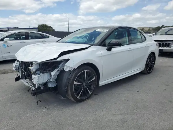 4T1KZ1AK6LU037857 2020 TOYOTA CAMRY - Image 1