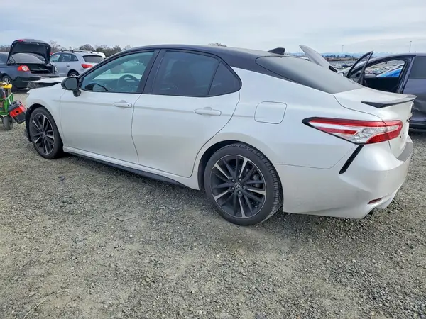 4T1KZ1AK6LU040919 2020 TOYOTA CAMRY - Image 2