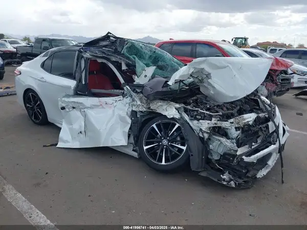 4T1KZ1AK6LU043240 2020 TOYOTA CAMRY - Image 1