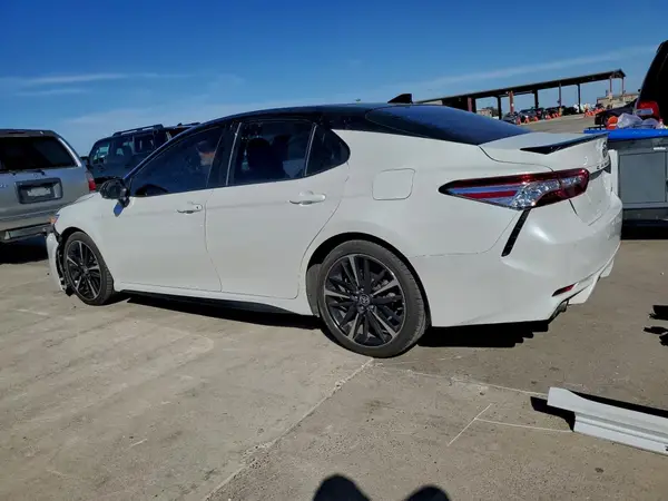 4T1KZ1AK6LU045232 2020 TOYOTA CAMRY - Image 2