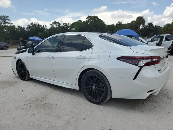 4T1KZ1AK6MU051307 2021 TOYOTA CAMRY - Image 2
