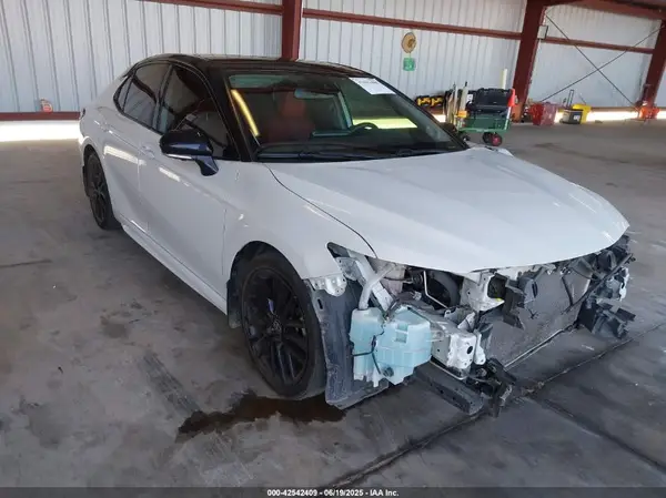 4T1KZ1AK6MU056703 2021 TOYOTA CAMRY - Image 1