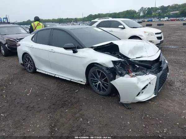 4T1KZ1AK6NU060932 2022 TOYOTA CAMRY - Image 1