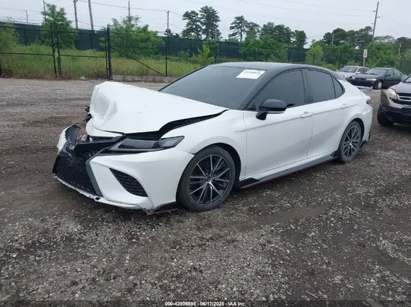 4T1KZ1AK6NU060932 2022 TOYOTA CAMRY - Image 2