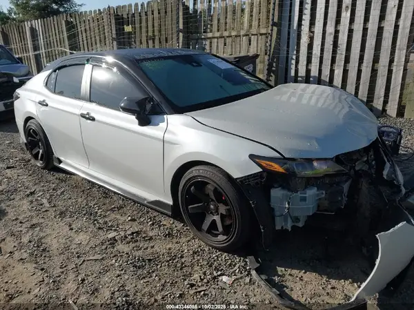 4T1KZ1AK6NU061112 2022 TOYOTA CAMRY - Image 1