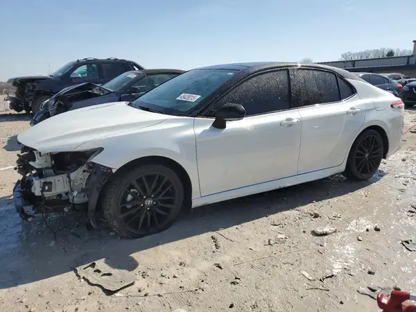 4T1KZ1AK6NU065211 2022 TOYOTA CAMRY - Image 1