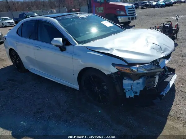 4T1KZ1AK6RU096433 2024 TOYOTA CAMRY - Image 1