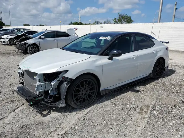 4T1KZ1AK6RU098229 2024 TOYOTA CAMRY - Image 1