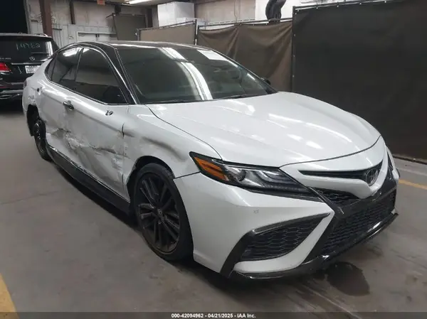 4T1KZ1AK6RU101047 2024 TOYOTA CAMRY - Image 1