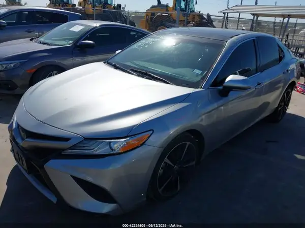 4T1KZ1AK7LU041027 2020 TOYOTA CAMRY - Image 2