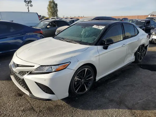 4T1KZ1AK7LU046454 2020 TOYOTA CAMRY - Image 1