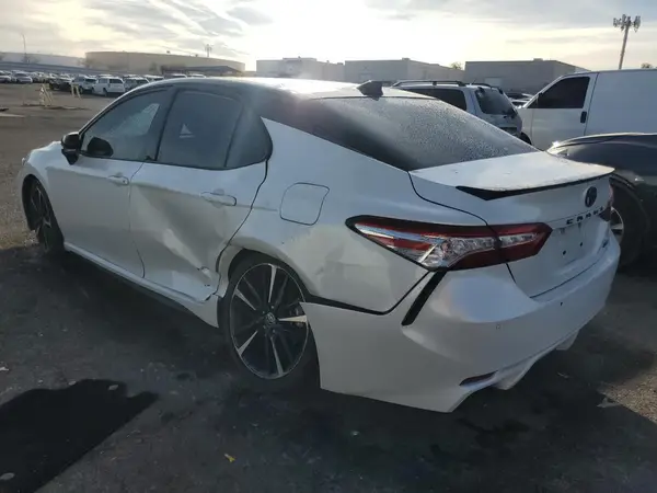 4T1KZ1AK7LU046454 2020 TOYOTA CAMRY - Image 2