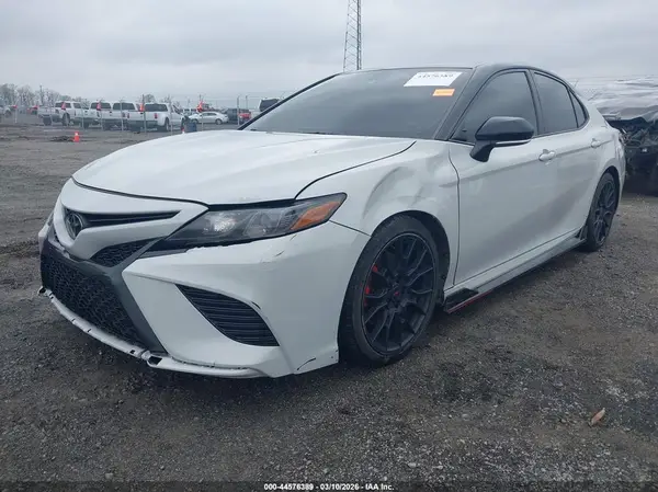 4T1KZ1AK7MU050943 2021 TOYOTA CAMRY - Image 2