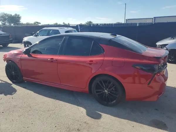 4T1KZ1AK7MU054653 2021 TOYOTA CAMRY - Image 2