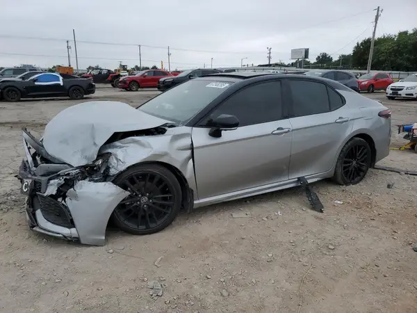 4T1KZ1AK7NU061880 2022 TOYOTA CAMRY - Image 1