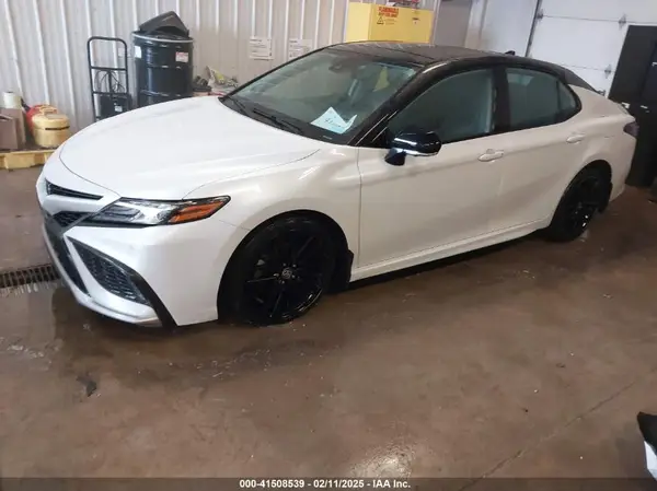 4T1KZ1AK7NU068652 2022 TOYOTA CAMRY - Image 2