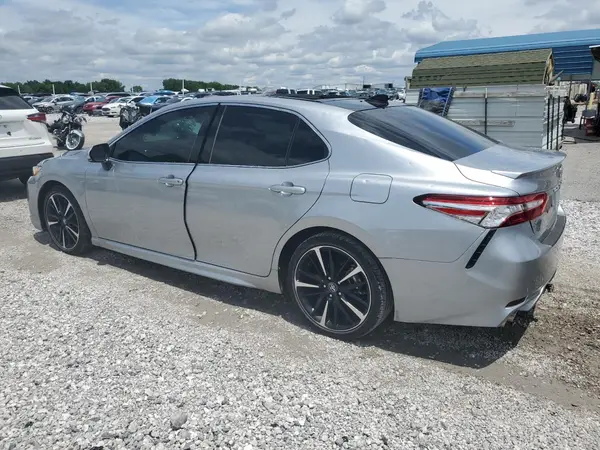 4T1KZ1AK8LU037584 2020 TOYOTA CAMRY - Image 2