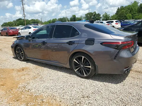 4T1KZ1AK8LU039738 2020 TOYOTA CAMRY - Image 2