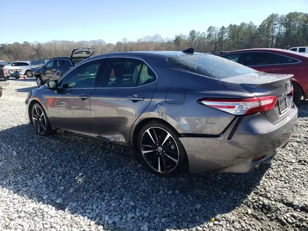 4T1KZ1AK8LU041585 2020 TOYOTA CAMRY - Image 2