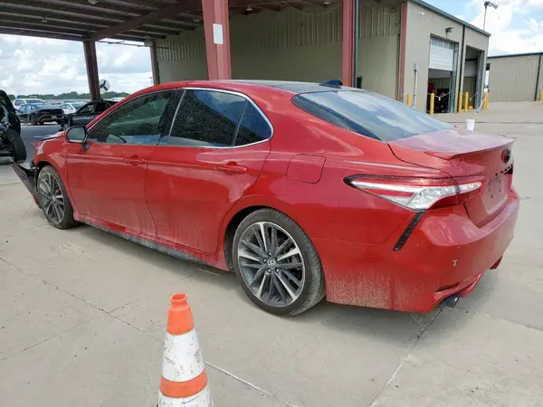 4T1KZ1AK8LU042090 2020 TOYOTA CAMRY - Image 2