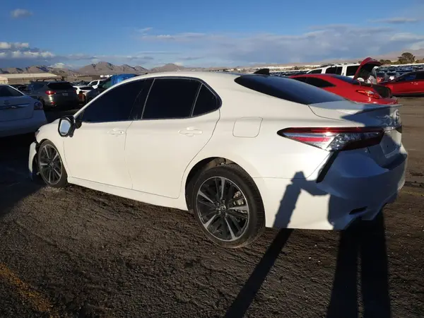 4T1KZ1AK8LU047113 2020 TOYOTA CAMRY - Image 2