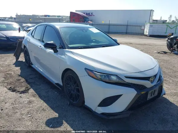 4T1KZ1AK8MU049090 2021 TOYOTA CAMRY - Image 1