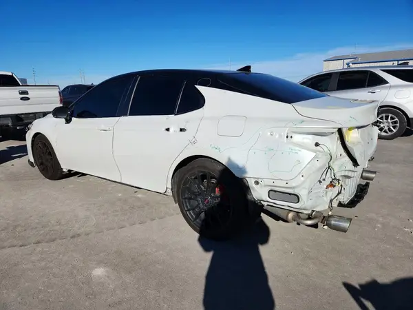 4T1KZ1AK8MU051681 2021 TOYOTA CAMRY - Image 2