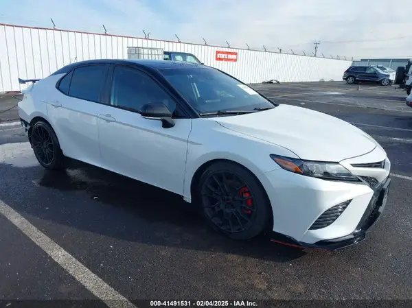 4T1KZ1AK8NU065887 2022 TOYOTA CAMRY - Image 1